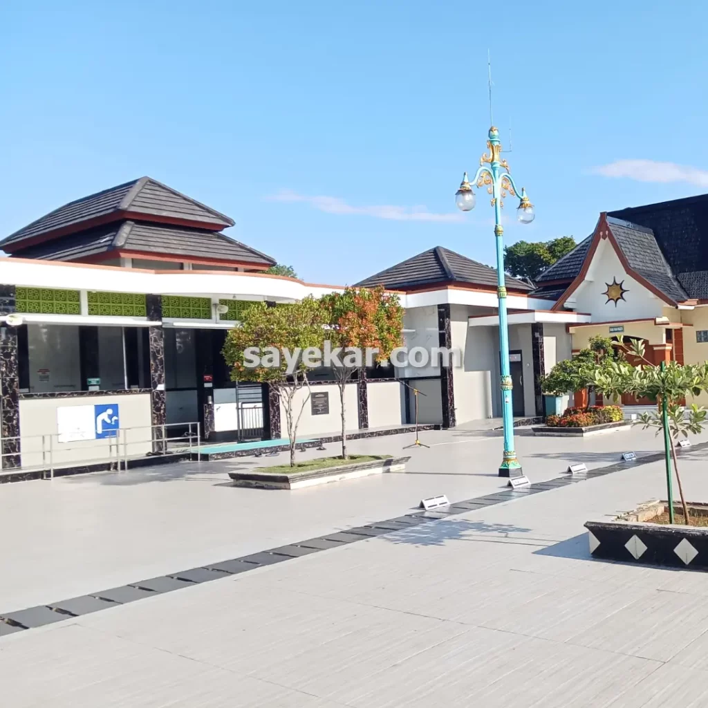 اجرای سقف حیات خلوت فلزی در تهران