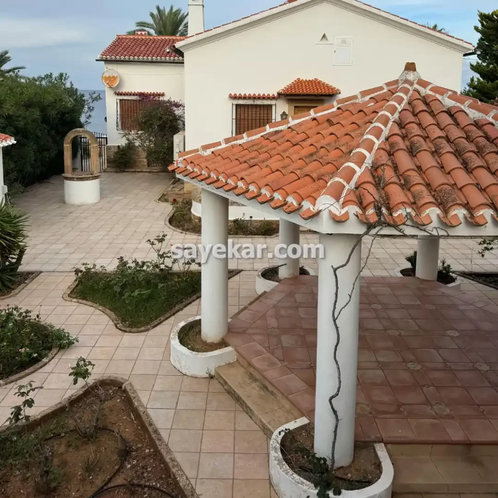 طراحی سقف حیات خلوت مقاوم در تهران